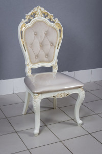 Стул кухонный Шейх слоновая кость с золотом. Сиденье бежевый велюр. Спинка с каретной стяжкой