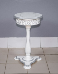 Подставка под вазу круглая белая в серебре, размер 74 см / 40 см