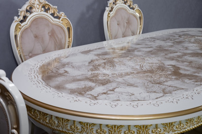 Комплект мебели для кухни стол Голд овальный слоновая кость в золоте и шесть стульев Шейх белый в золоте, сиденье бежевый велюр с каретной стяжкой.