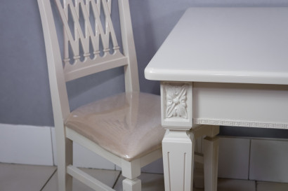 Комплект мебели для кухни стол Инфинити слоновая кость и два стула Инфинити бежевый велюр