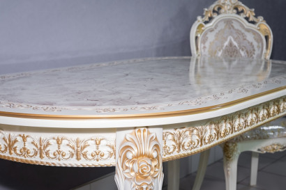 Комплект мебели для кухни стол Роза слоновая кость с золотой патиной и два стула Шейх белые с золотом, сиденье жаккард