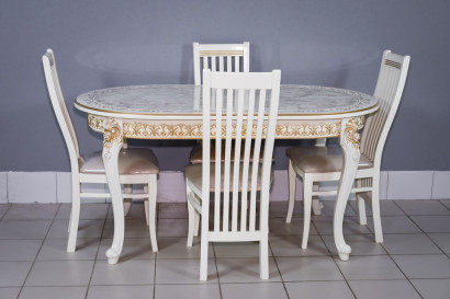 Комплект мебели для кухни стол Роза белый с золотой патиной и четыре стула Вегас белые с золотом, сиденье бежевый велюр.