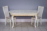 Комплект мебели для кухни стол Роза белый с золотой патиной и два стула Вегас белые с золотом, сиденье бежевый велюр.