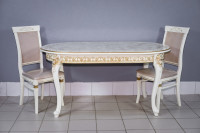 Комплект мебели для кухни стол Роза белый с золотой патиной и два стула Эдем белые с золотом, сиденье бежевый велюр.