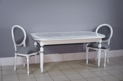 Комплект мебели для кухни стол Венеция белый серебро и два стула Медальон белый с серебряной патиной. Сиденье велюр серый.