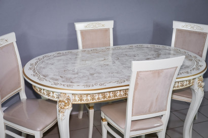 Комплект мебели для кухни стол Роза белый с золотой патиной и четыре стула Эдем белые с золотом, сиденье бежевый велюр.