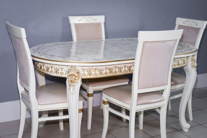 Комплект мебели для кухни стол Роза белый с золотой патиной и четыре стула Эдем белые с золотом, сиденье бежевый велюр.