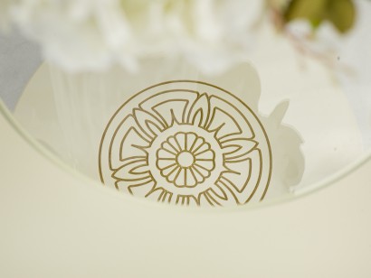 Стол журнальный Грация (С) на колесах (49х58х58) в классическом стиле, слоновая кость, золото