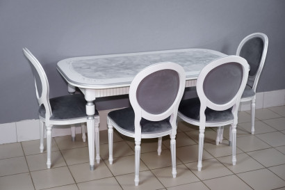 Комплект мебели для кухни стол Венеция белый серебро и четыре стула Медальон белый с серебряной патиной. Сиденье велюр серый.