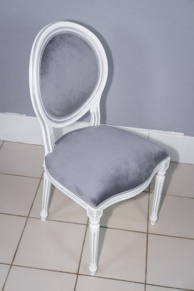 Стул кухонный Медальон белый с серебряной патиной. Велюр серый.
