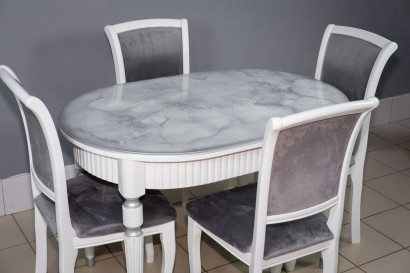 Комплект мебели для кухни стол Париж белый с серой патиной и четыре стула Кабриоль белый. Сиденье велюр серебро.