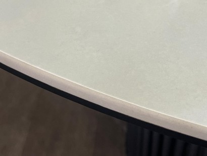 Стол DikLine AKR120 Керамика глянец Ostra Bianco/подстолье черное/опоры черные (2 уп.)