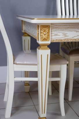 Комплект мебели для кухни стол Инфинити слоновая кость с золотой патиной и три стула Вегас белые, сиденье велюр бежевый