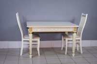 Комплект мебели для кухни стол Инфинити слоновая кость с золотой патиной и два стула Вегас белые, сиденье велюр бежевый