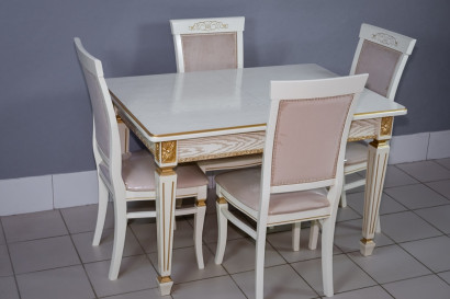 Комплект мебели для кухни стол Инфинити слоновая кость с золотой патиной и четыре стула Эдем белый с золотом, сиденье велюр бежевый