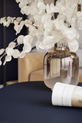 Стол журнальный Бруклин (50х78х77) в скандинавском стиле, темно-синий, дуб сонома